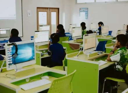 Adapting to Flexibility and Acoustic Needs in Schools and Offices Without Operable Wall Systems